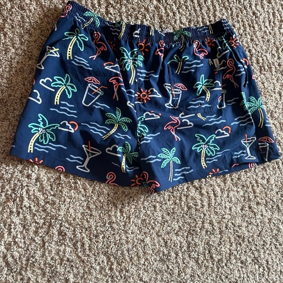 Chubbies Neon Lights 5.5” Classic Swim Trunk Shorts Palm Flamingo Mens… - Picture 9 of 10
